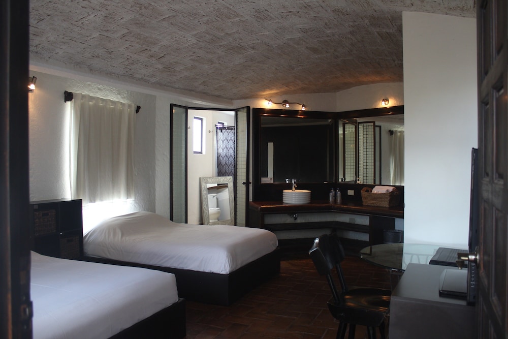 Suite, 2 Double Beds photo 3