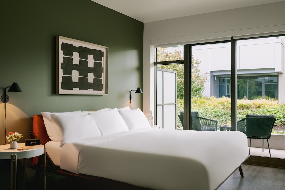 Room, 1 King Bed, Terrace, Courtyard View photo 1