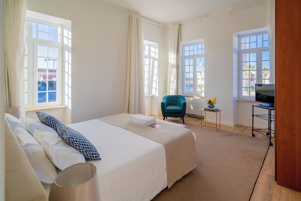 Suite, City View
