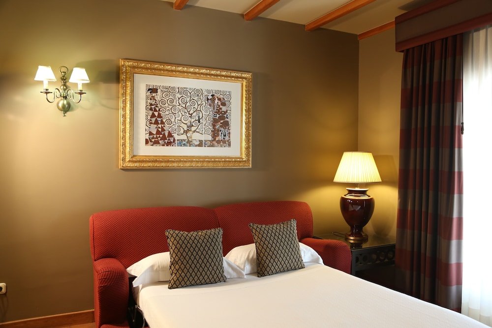 Family Villa (2 Adults and 2 Children) - Photo 2