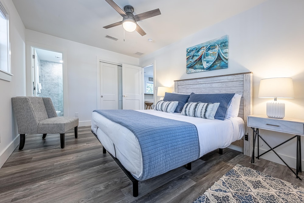 House, 2 Queen Beds (Powder To Surf (S) - 6334 W Co Hwy 30)