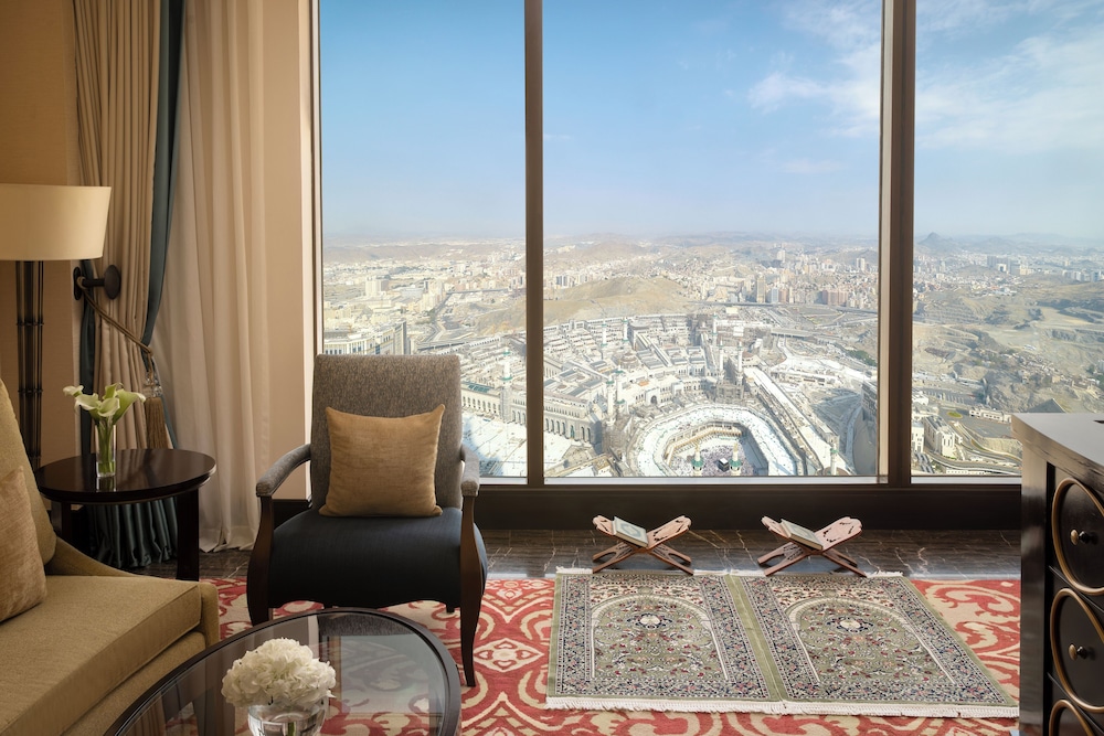 Grand Suite, 1 King Bed with Sofa bed (Kaaba) thumbnail 5