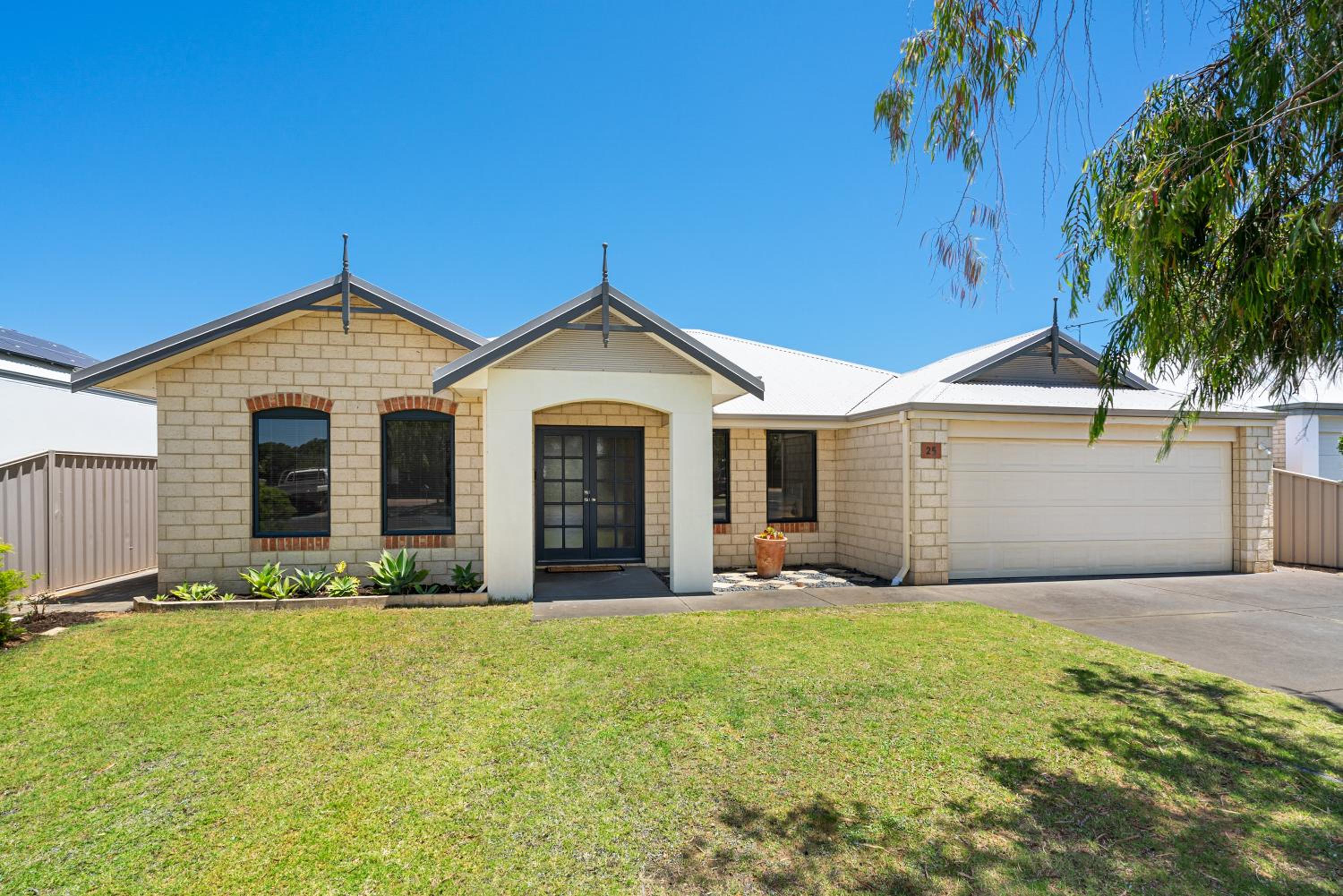 Four-Bedroom House photo 1