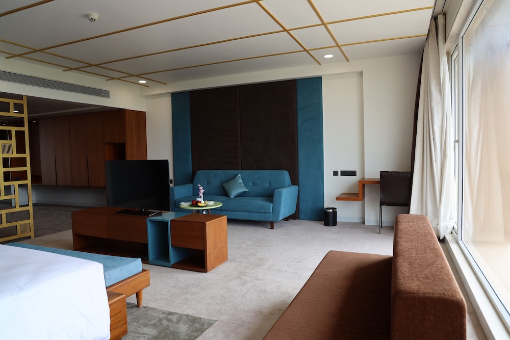 Suite - Photo 3