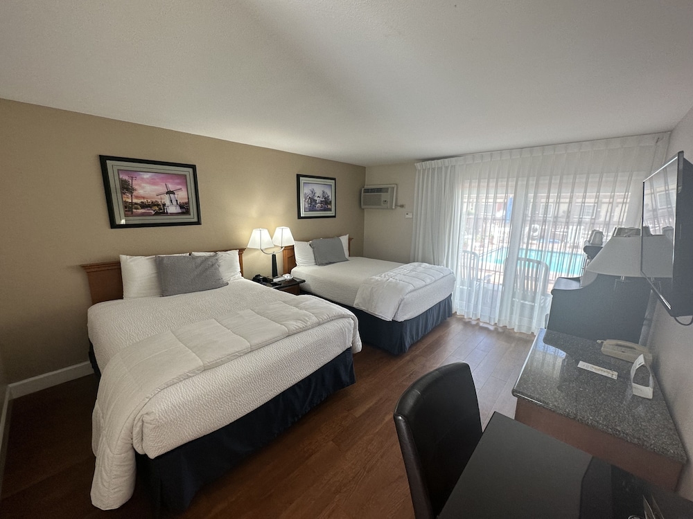 Signature Room, 2 Queen Beds Ground Floor, Patio (2 Queen Beds nonsmoking) photo 1