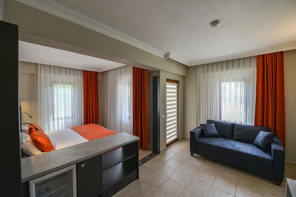 Premium Room, Pool View photo 1