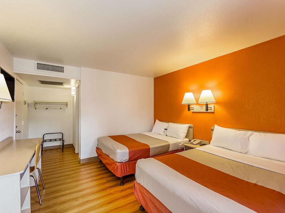 Standard Room, 2 Double Beds, Smoking