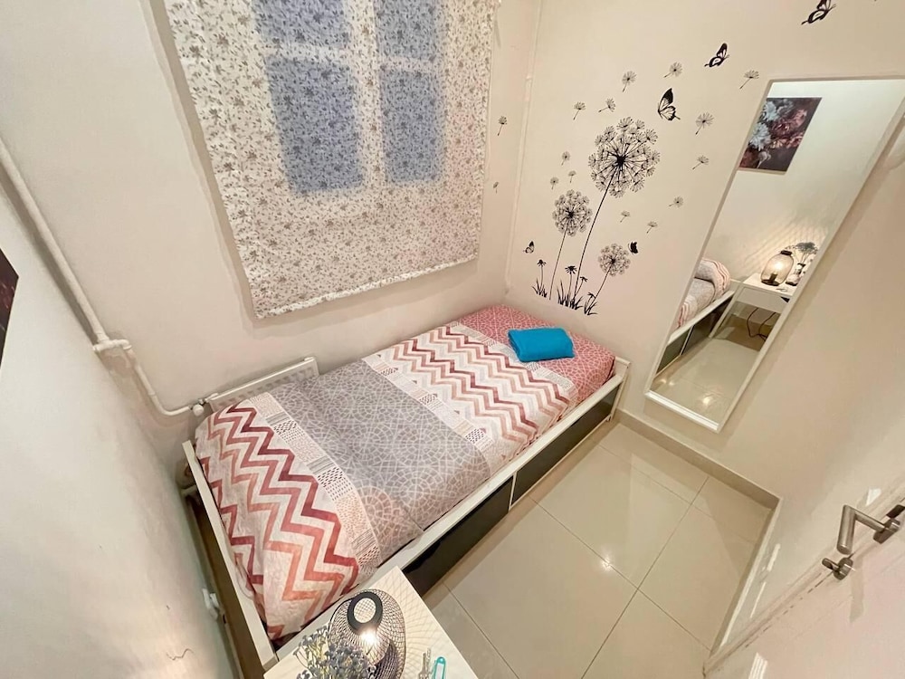 Single Room, Shared Bathroom photo 3
