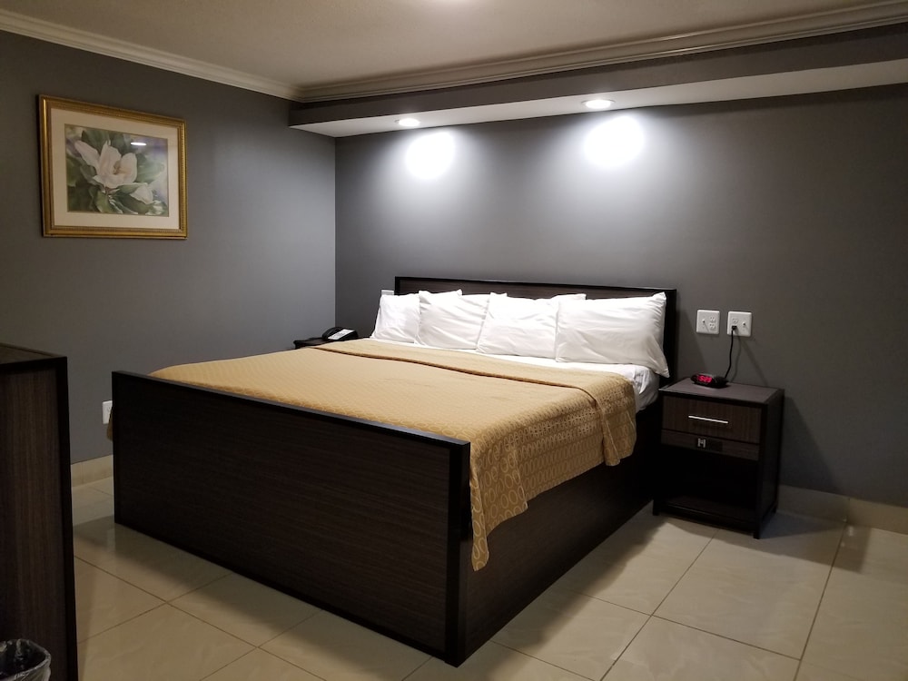 Standard Room, 1 King Bed photo 1