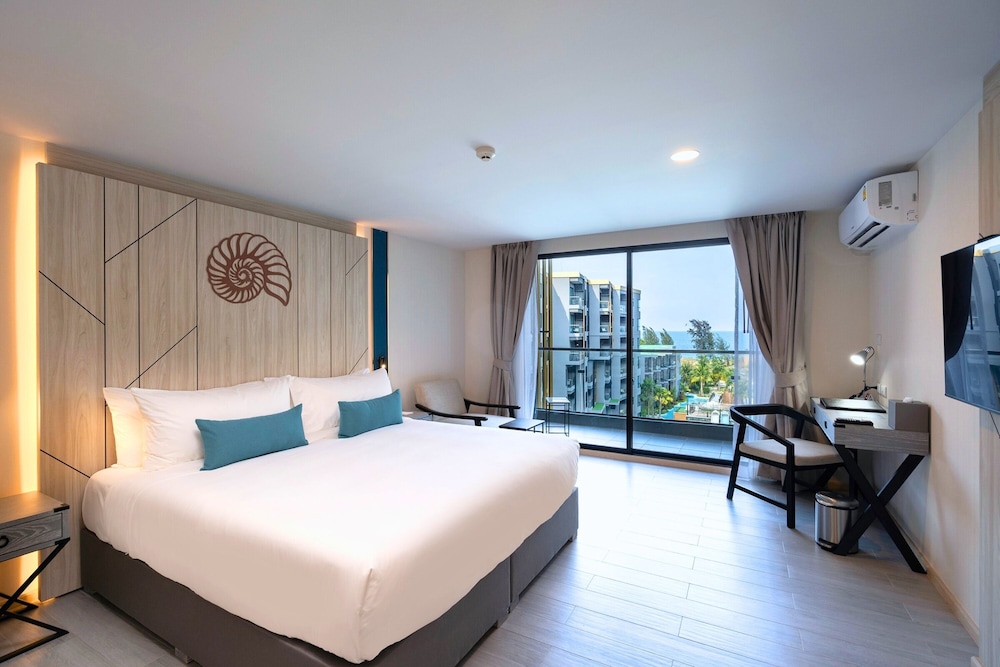 Deluxe Room, 1 Double Bed, Sea View - Photo 2