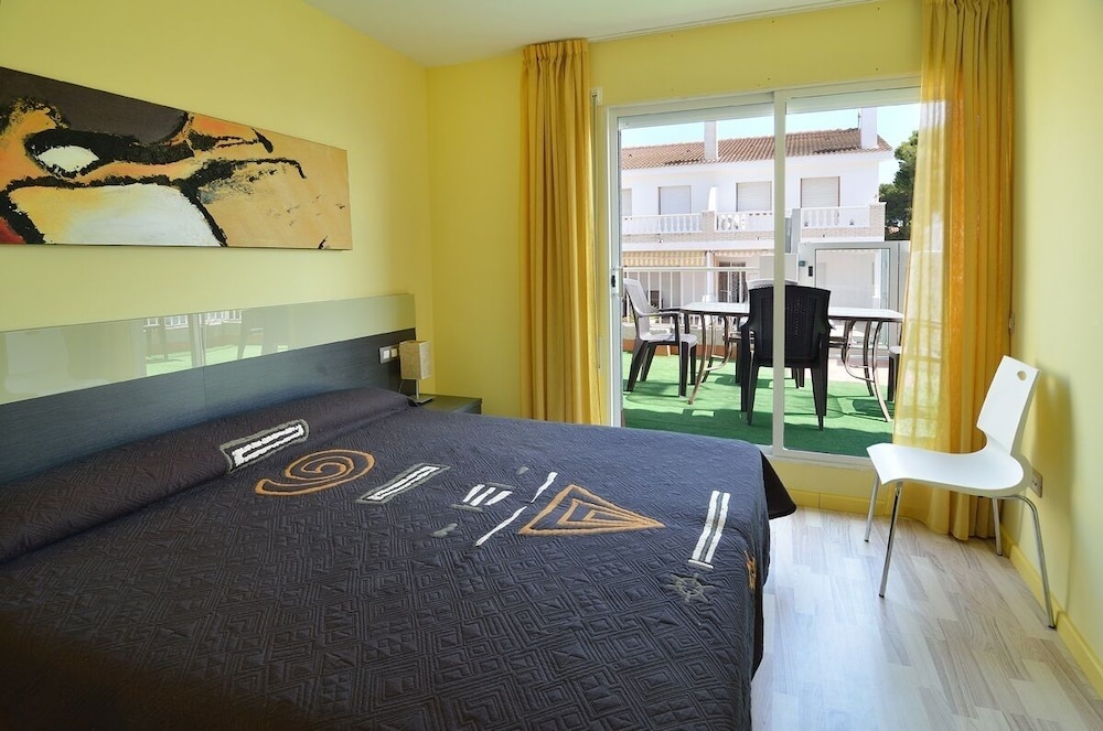 Apartamento, 1 habitación, terraza, vista parcial al mar.