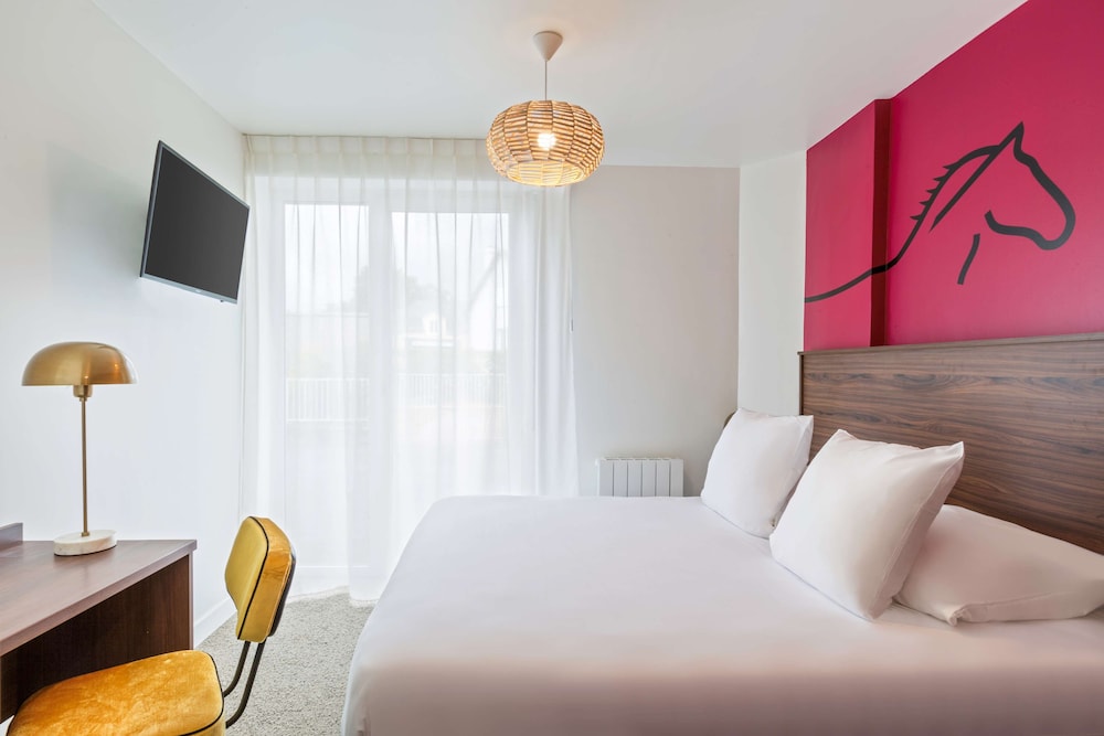 Classic Room, 1 Queen Bed, Non Smoking, Balcony - Photo 4