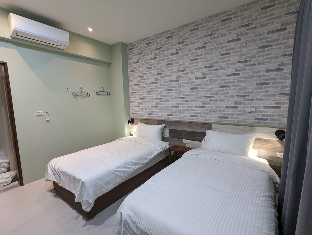 Basic Twin Room photo 3