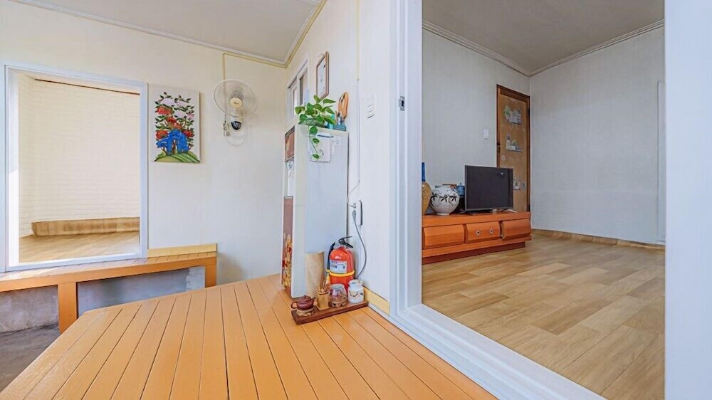 Room (private house) - Photo 3