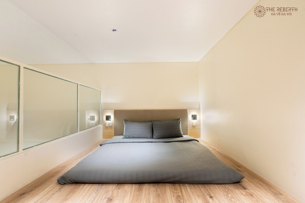 Deluxe 1 Bedroom - Split Level with Loft Bedroom, Partial Sea View photo 2