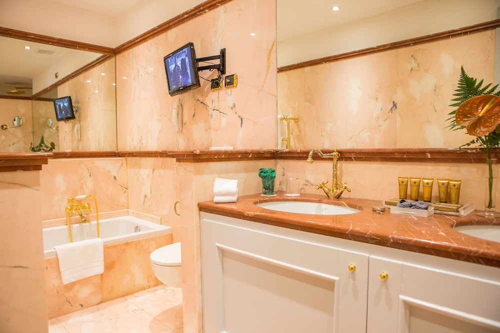 Presidential Suite (Non Smoking)