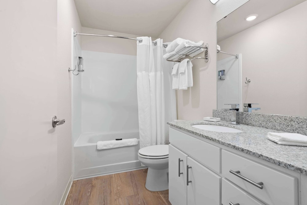 Suite, 3 Bedrooms, Accessible (Hearing) - Photo 21