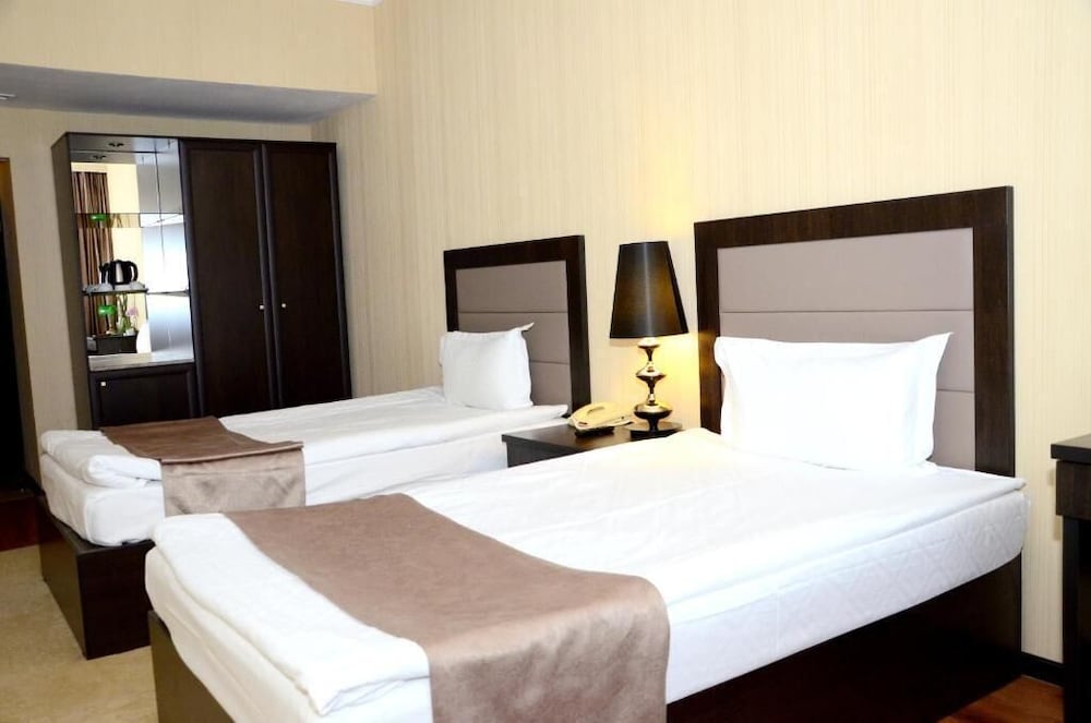 Standard Twin Room - Photo 3