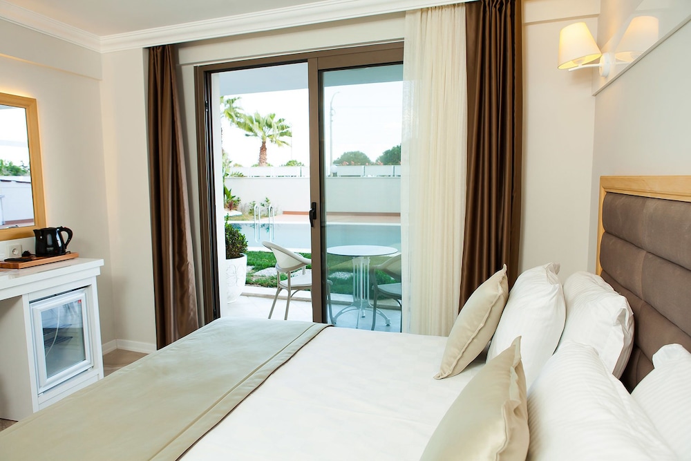 Deluxe Double Room, Garden View