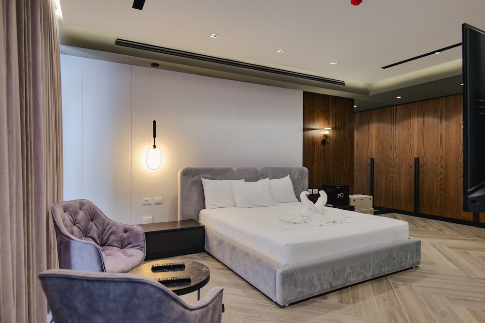 Deluxe Suite photo 3
