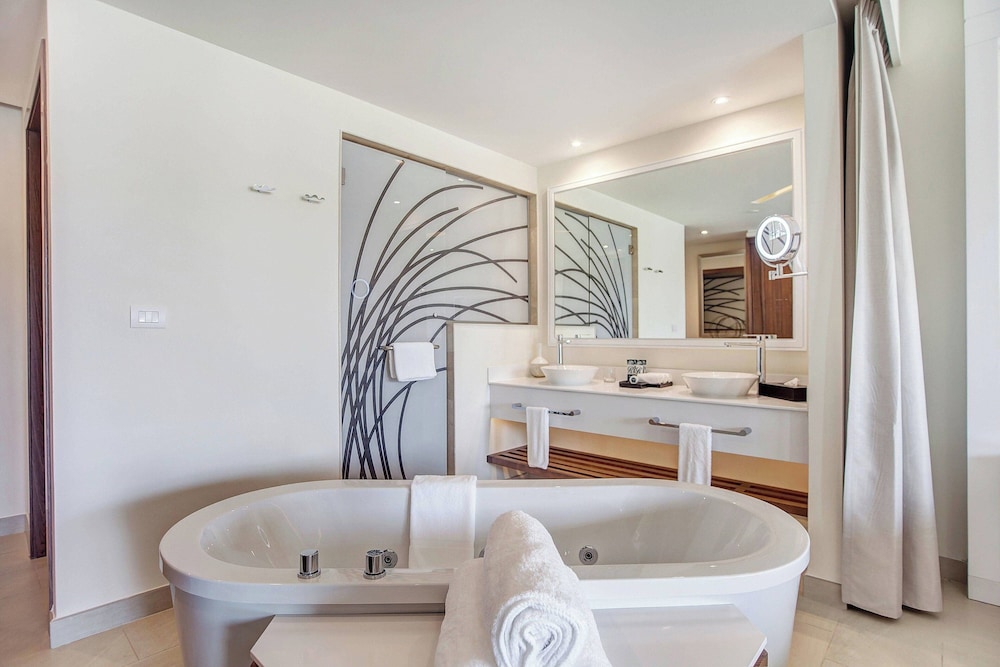 Luxury Junior Suite Ocean View - Photo 21
