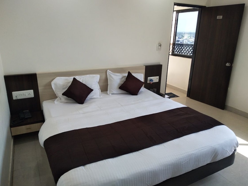 Double Bed Deluxe Non Ac Room photo 3