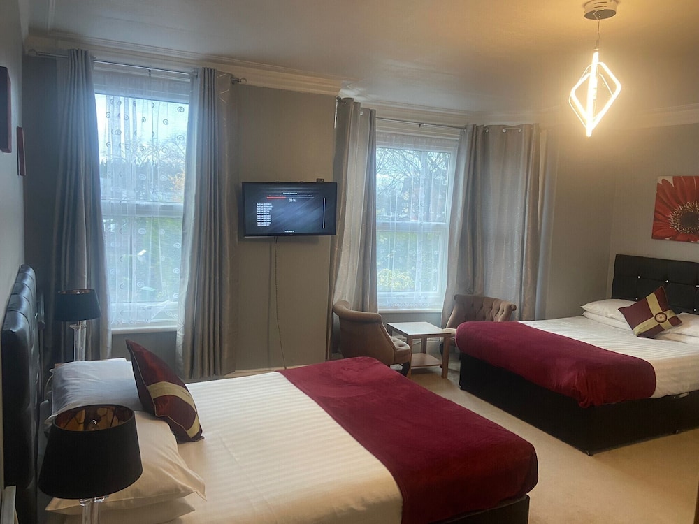 Superior Quadruple Room, Ensuite - Photo 13