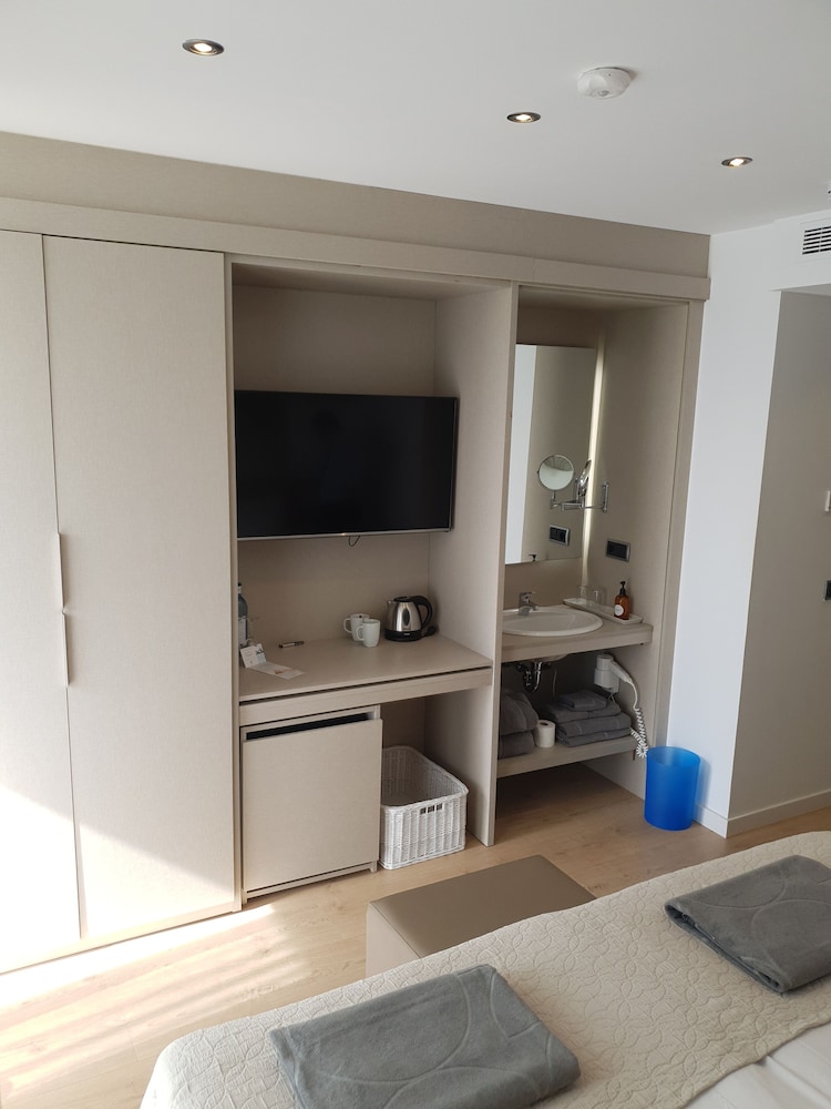 Single Room, Balcony (or Terrace) photo 2