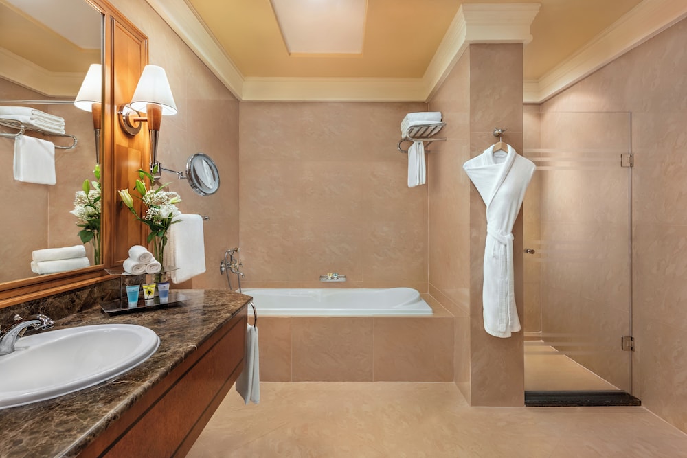 Executive Suite - Free Daily Shuttle Bus To Yas Attractions, Yas Mall And Grand Mosque photo 3