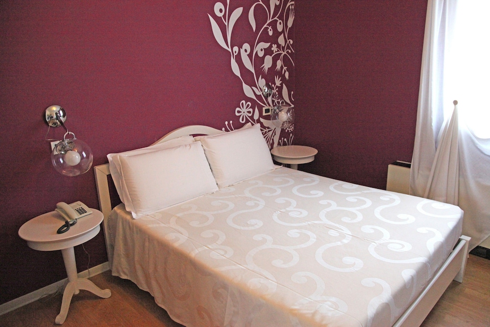 Superior Double or Twin Room, Private Bathroom photo 2