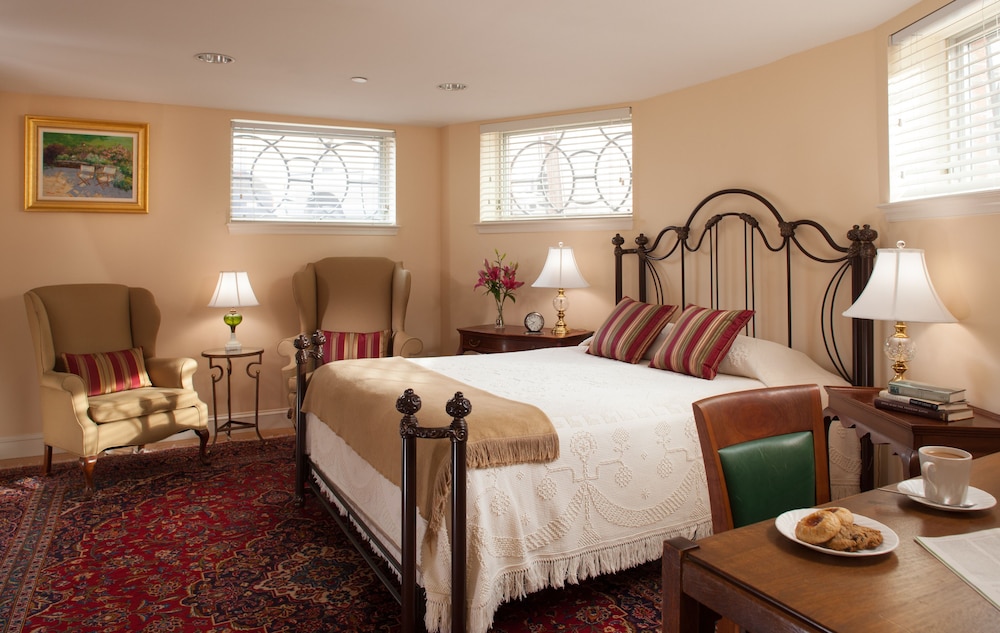 Standard Room, 1 King Bed photo 1