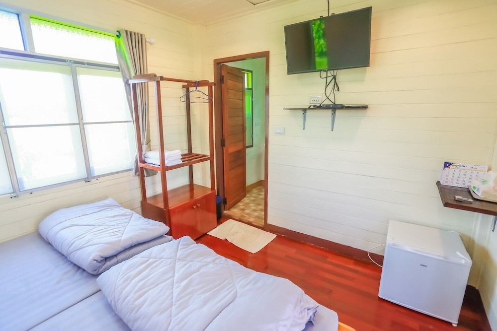 Standard Twin Room - Photo 3