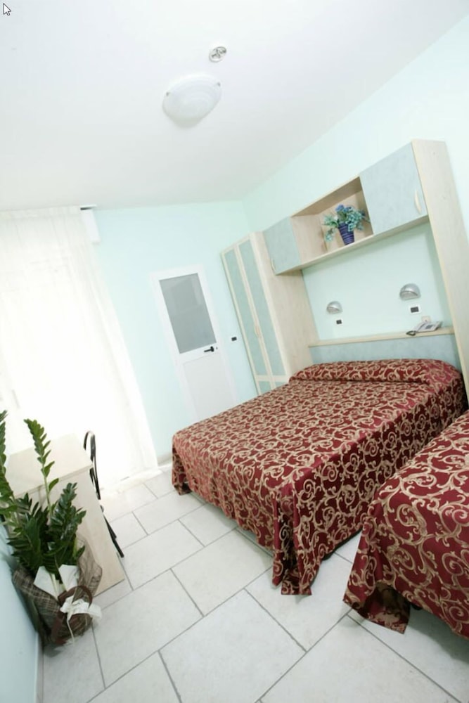 Standard Quadruple Room photo 2