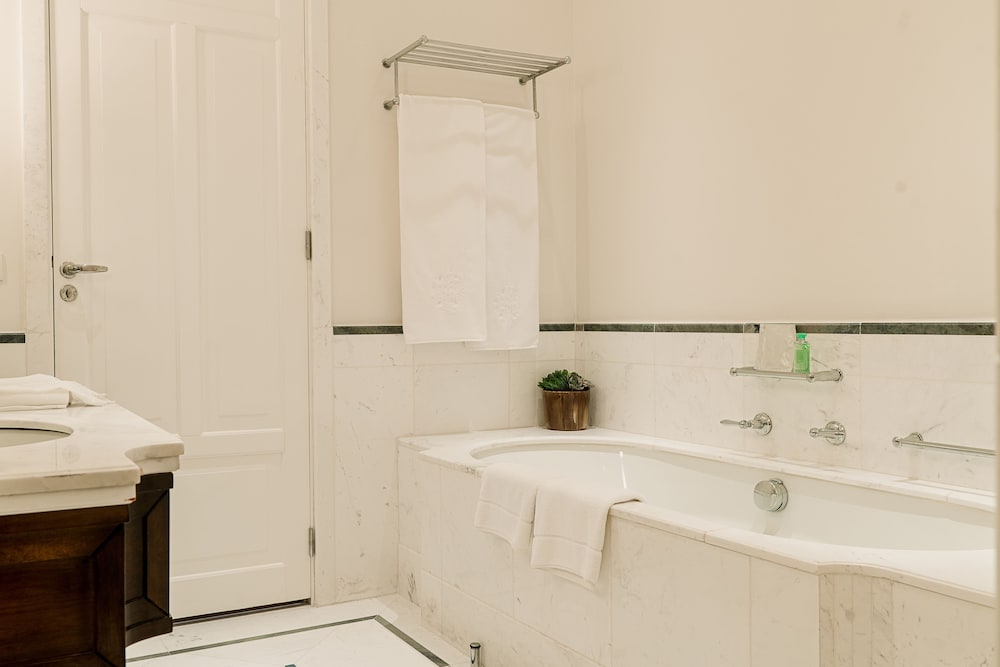 Deluxe Suite, 1 Bedroom, Oceanfront - Photo 12