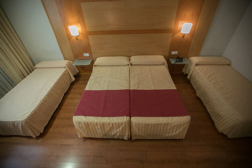 Double Room (+2 camas supletorias) photo 2