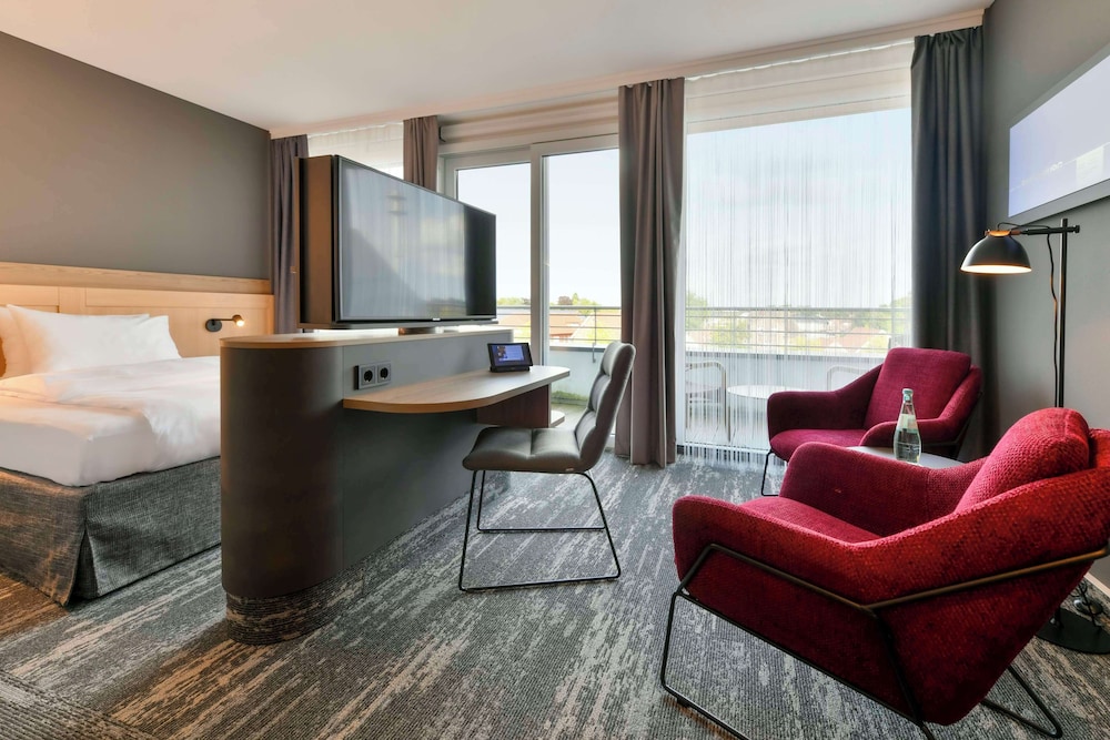 Junior Suite, 1 Queen Bed, Balcony - Photo 13