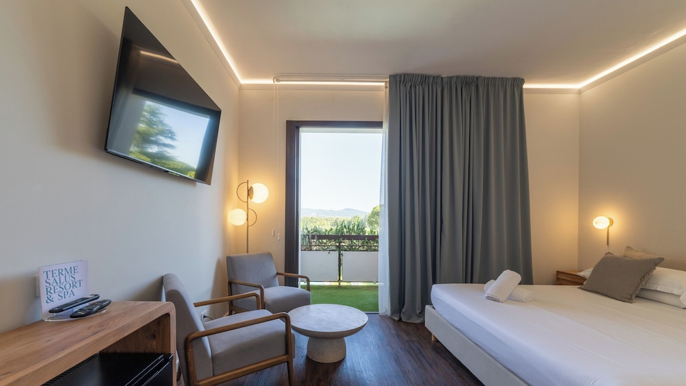 Exclusive Room, 1 King Bed, Park View - Photo 3