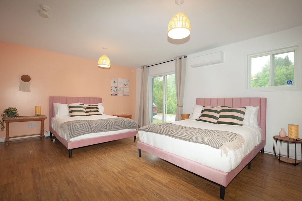 Classic Single Room, 2 Queen Beds, Patio, River View photo 1