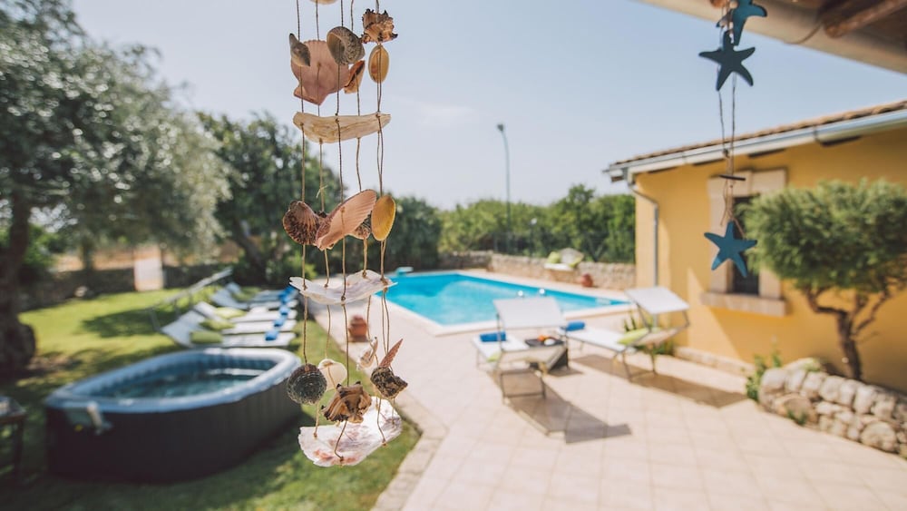Villa photo 2