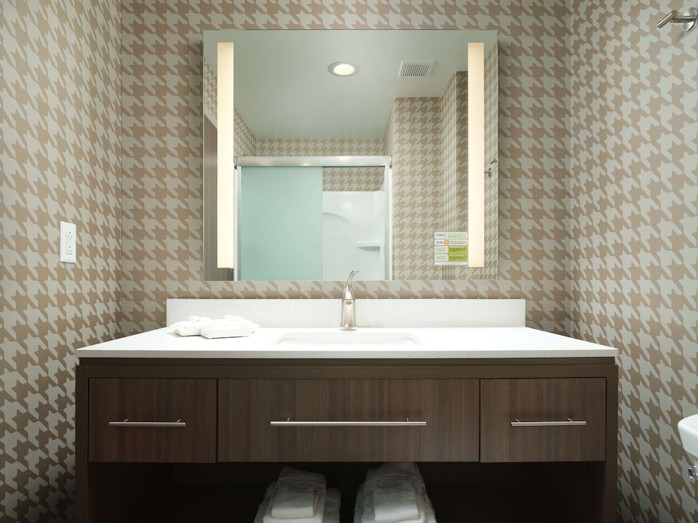 Suite, 1 King Bed, Accessible (Hearing) - Photo 6