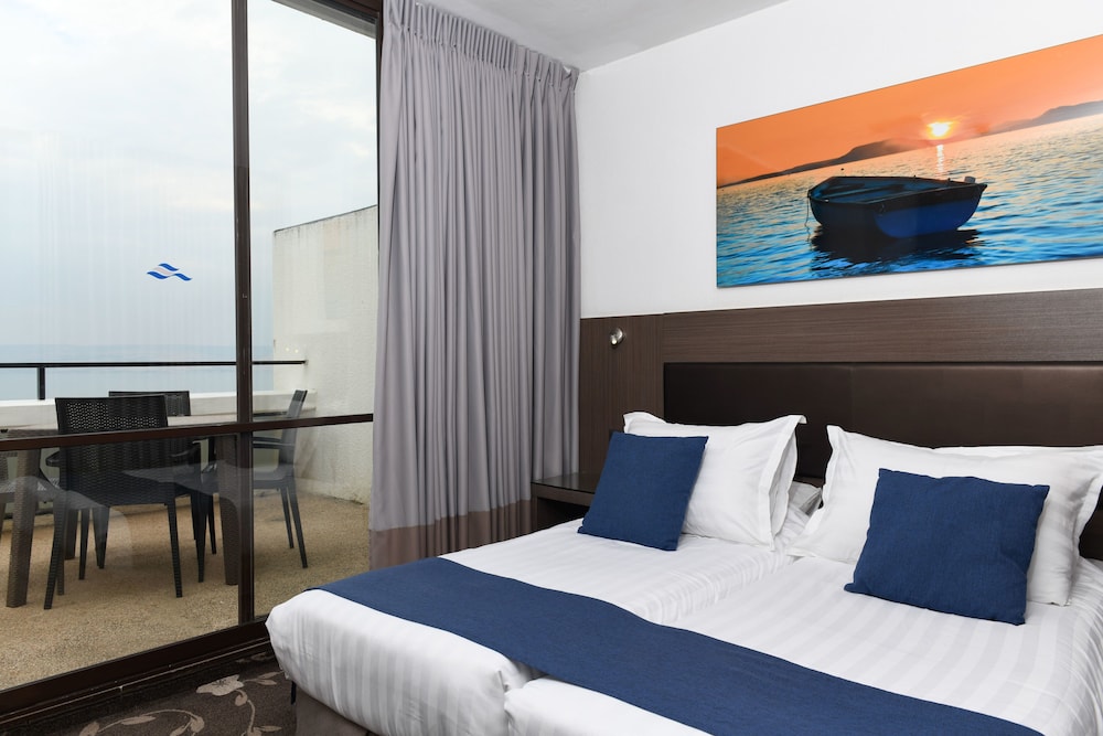 Two Bedroom Family Suite photo 1