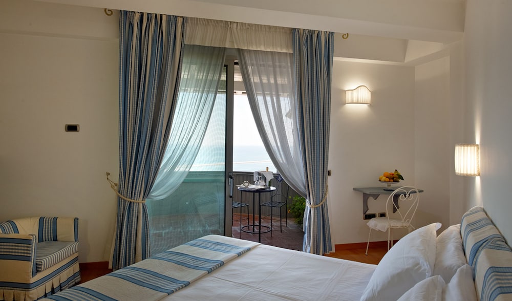 Junior Double Room, Terrace, Sea View - Photo 5
