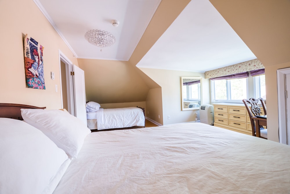 Room, Multiple Beds (Sir William Whiteway)