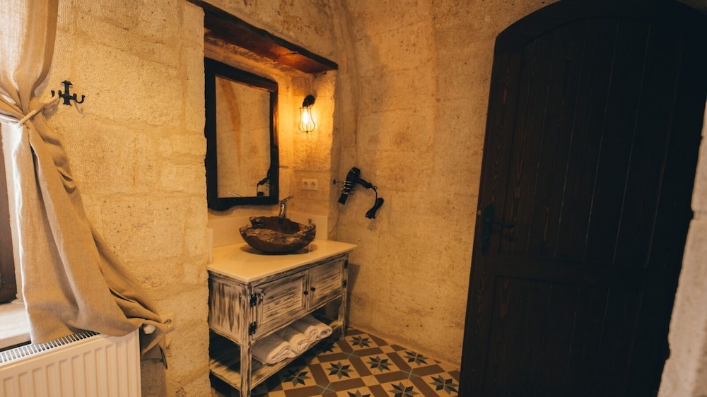 Deluxe Room - Photo 6