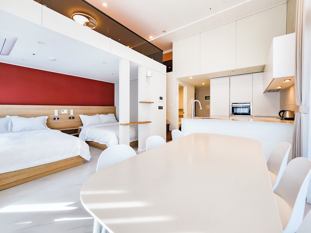 Family Duplex, Balcony