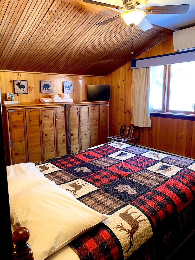 Room, 1 Queen Bed - Maximum 2 adults per room photo 3