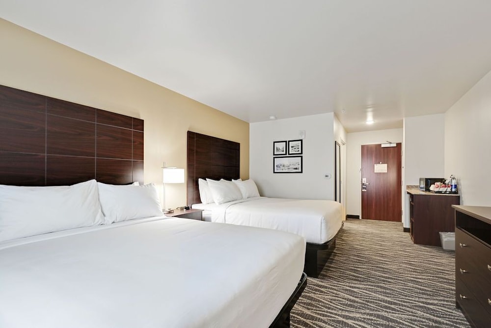 Room, 2 Queen Beds, Non Smoking - Photo 1