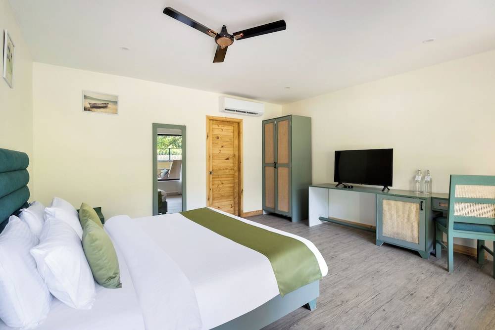Classic Room, 1 King Bed photo 3