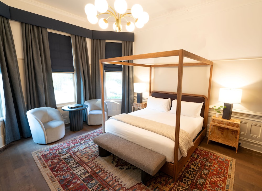 Room, 1 King Bed, Accessible (Roll-In Shower) photo 1