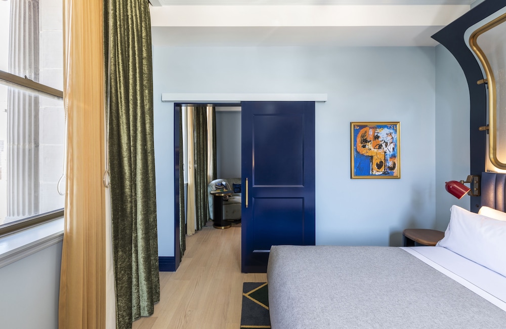 Premium Suite, 1 King Bed, Accessible (Mobility & Hearing, Roll-in Shower)